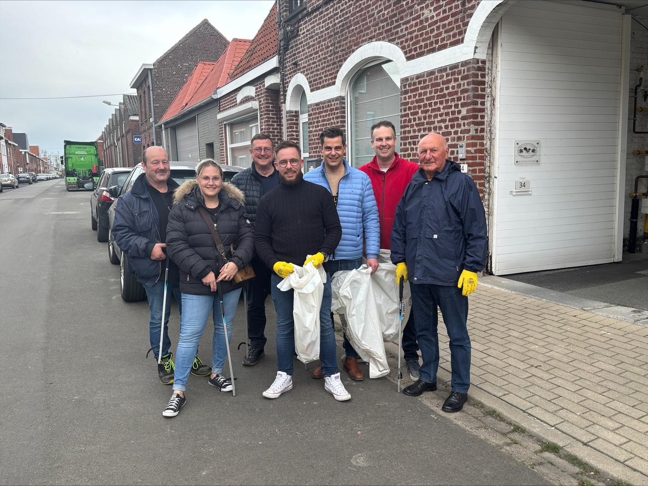 Vlaams Belang Izegem neemt deel aan zwerfvuilactie: “Samen zorgen voor een propere stad!”