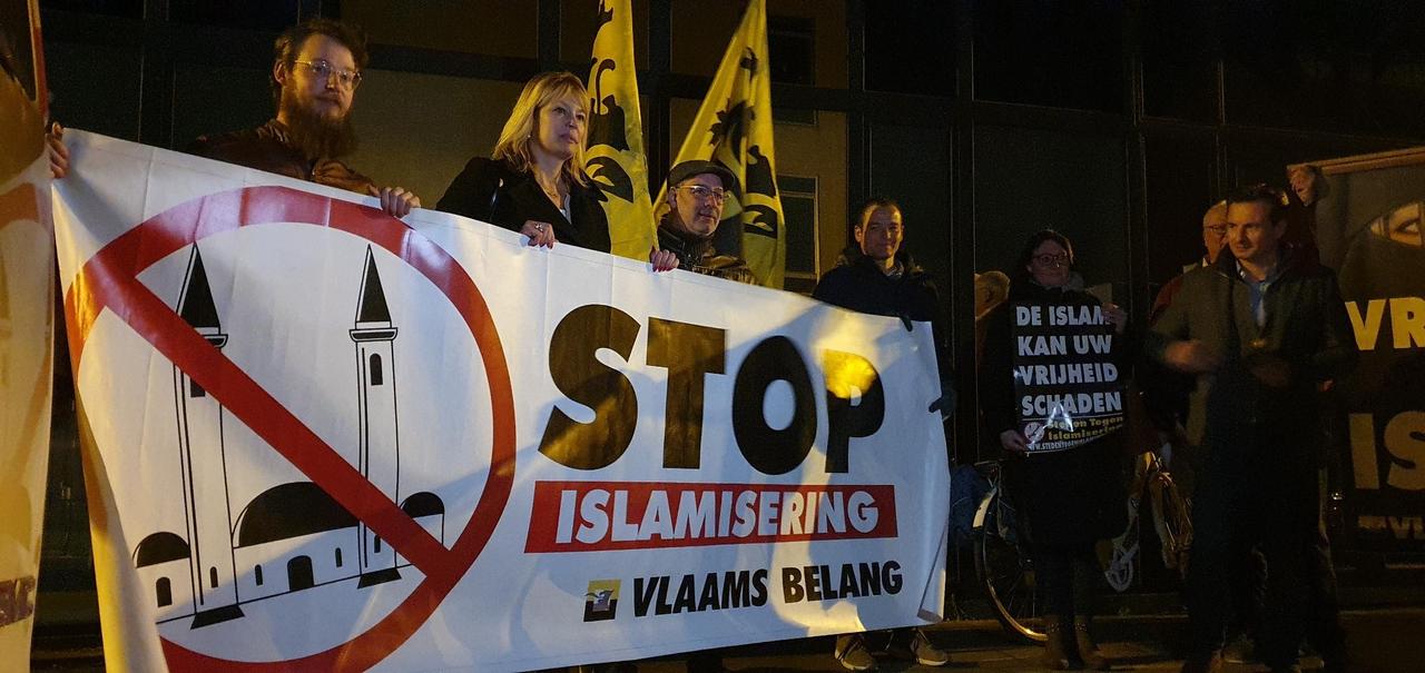 Vlaams Belang voert actie tegen niet-erkende moskee At-taqwa in Mol