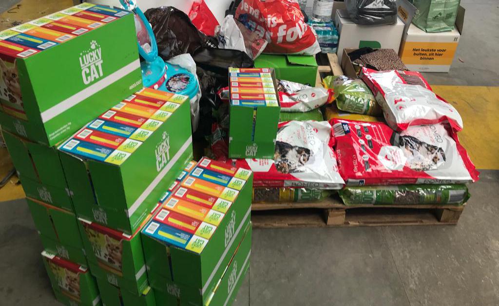 Vlaams Belang Mol stuurt 300 kg huisdierenvoeding naar Oekraïense grens