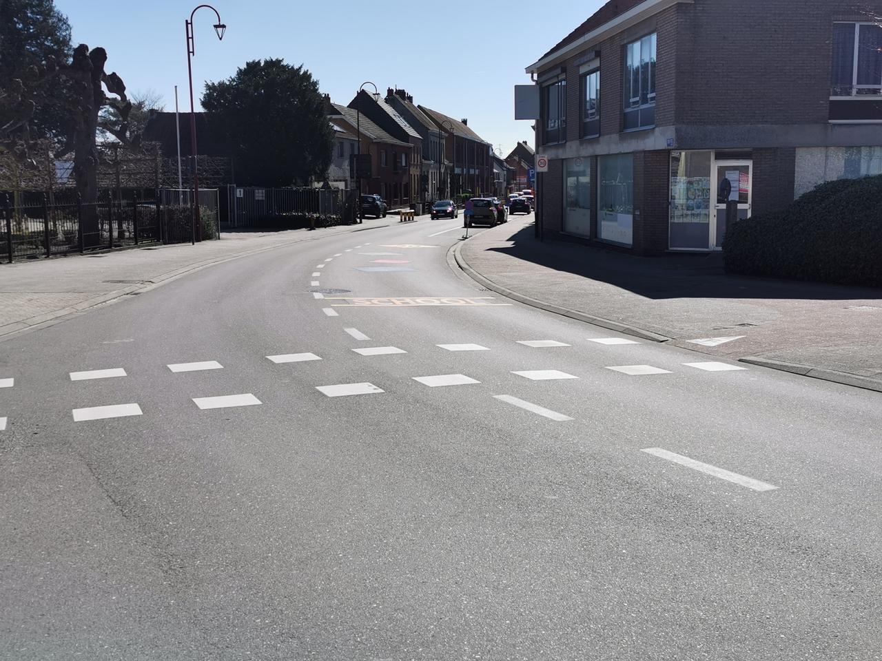 OVERSTEEKPLAATS VOOR FIETSERS AAN DE CARREFOUR (gemeenteraad februari 2023).