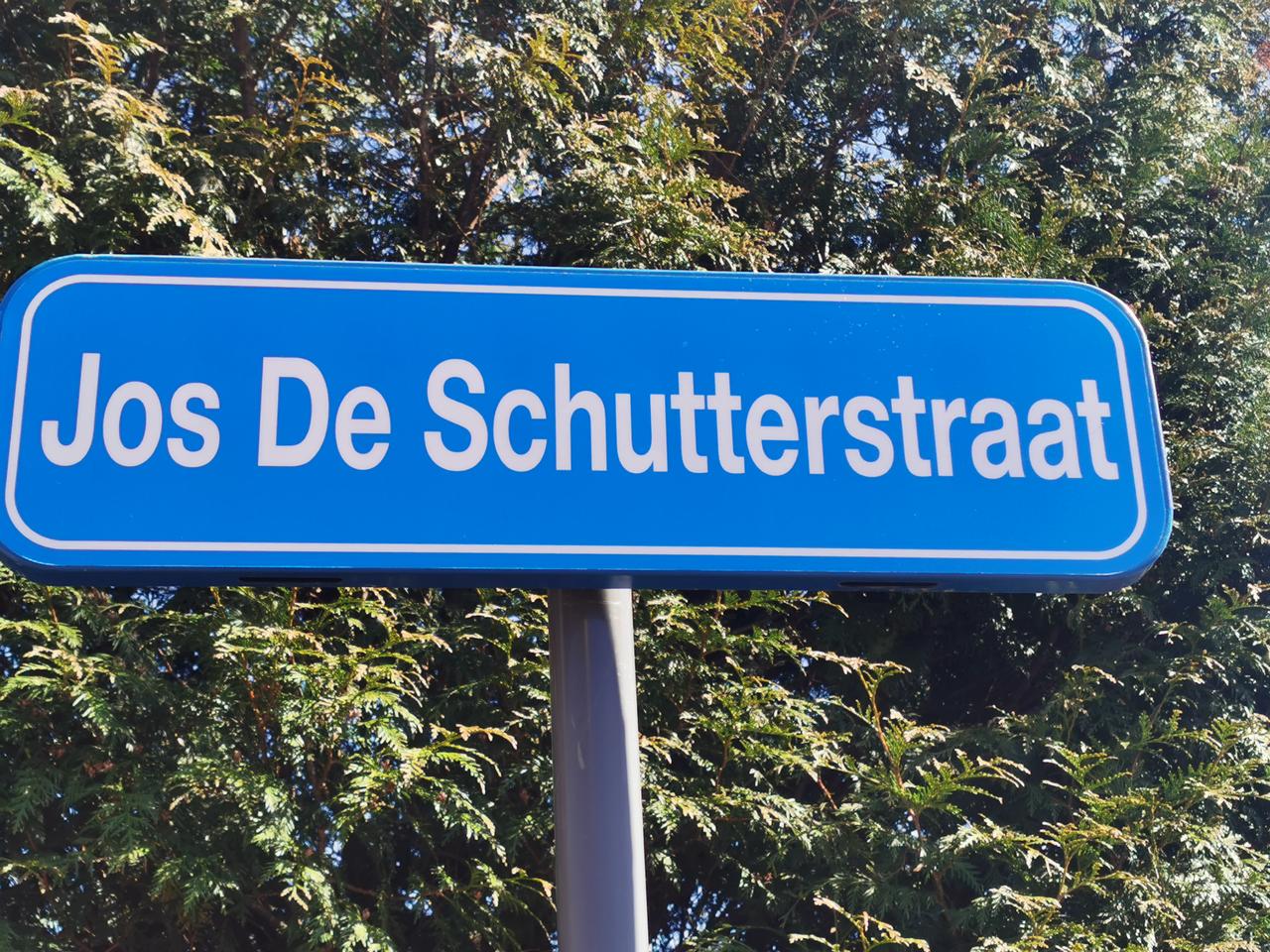 STRAATNAAMBORDEN met historische info / TRAGE WEGEN.