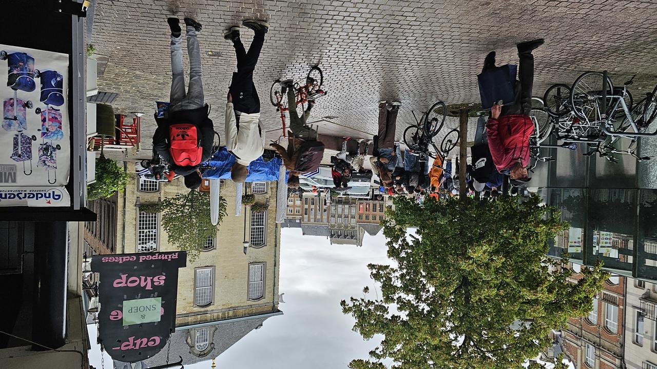 Knuffelen is niet verboden!