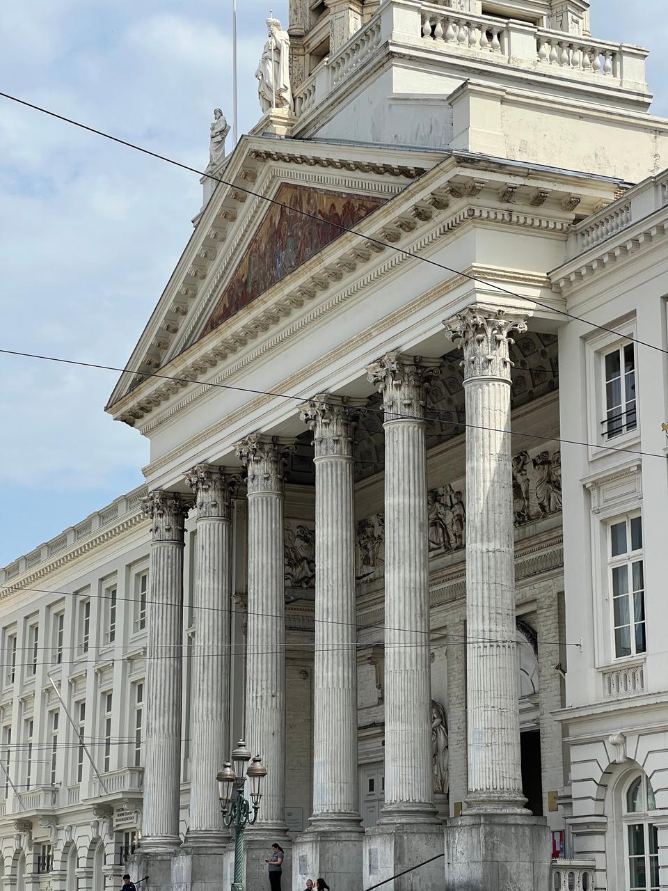 TUSSENKOMSTEN VAN ONZE PARLEMENTSLEDEN