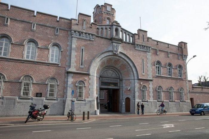 ILLEGALE GEVANGENEN KOSTEN ONS  JAARLIJKS RUIM 120 MILJOEN EURO