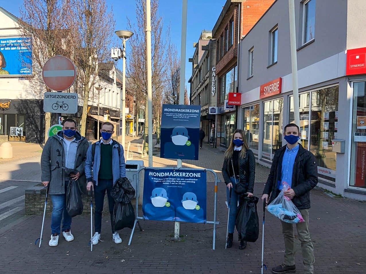 Vlaams Belang Jongeren houden mondmaskerschoonmaakactie