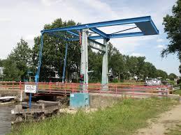 onvrede over 'tijdlijke' verkeerslichten brug 13