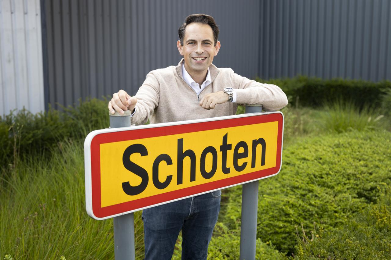 Op vraag van Vlaams Belang, bespaart de politiek op zichzelf.