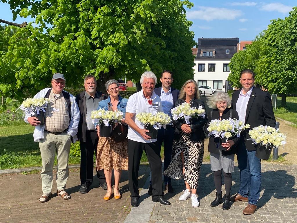 Vlaams Belang zet mama’s in de bloemetjes voor moederdag