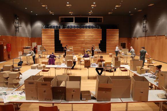 Mondmaskers de komende dagen aan huis bedeeld,  scholieren mogen er al eentje ophalen