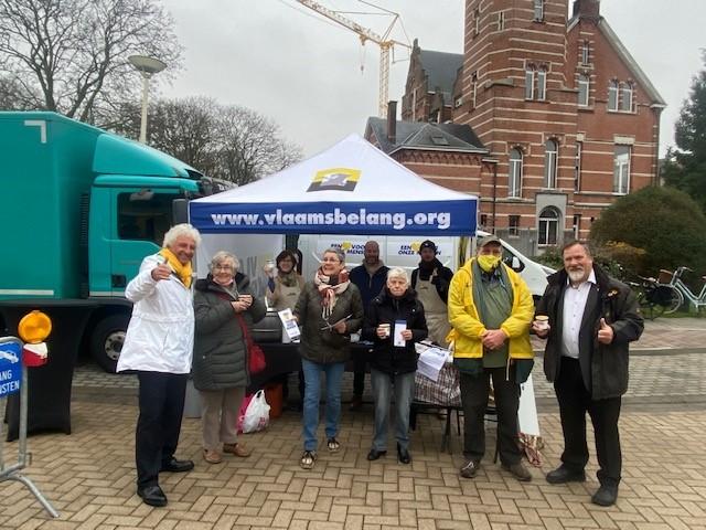 Vlaams Belang verkoopt soep voor het goede doel