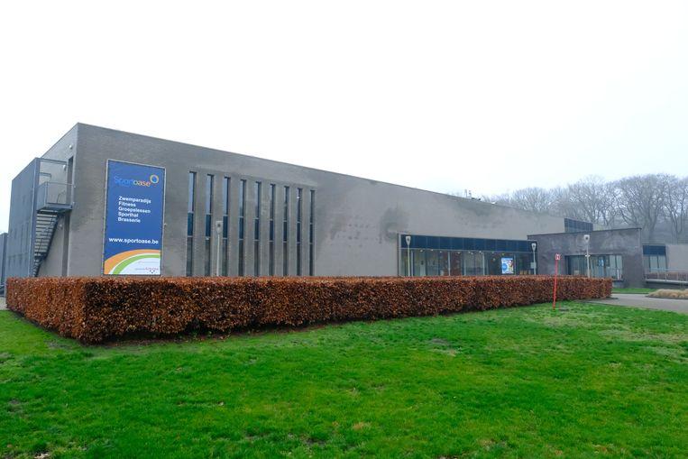 Dieven volgen bezoekers zwembad naar binnen  en stelen autosleutels uit lockers