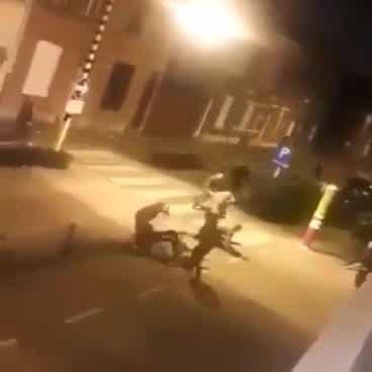 Twee families gaan elkaar op straat te lijf  met honkbalknuppels