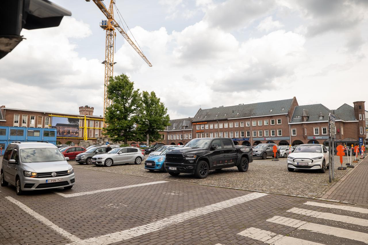 Nee tegen schrapping van 77 parkeerplaatsen in Schoten: Vlaams Belang dwingt duidelijkheid af en start de petitie www.bereikbaarschoten.be