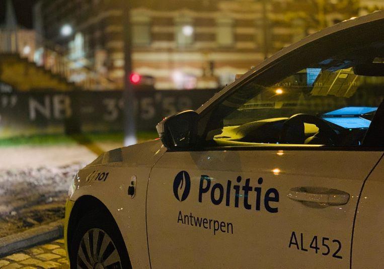 Twee mannen opgepakt voor hoesten en spuwen naar agenten