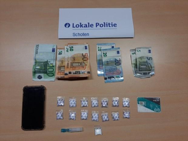 Politie Schoten betrapt dealer met 15 zakjes cocaïne