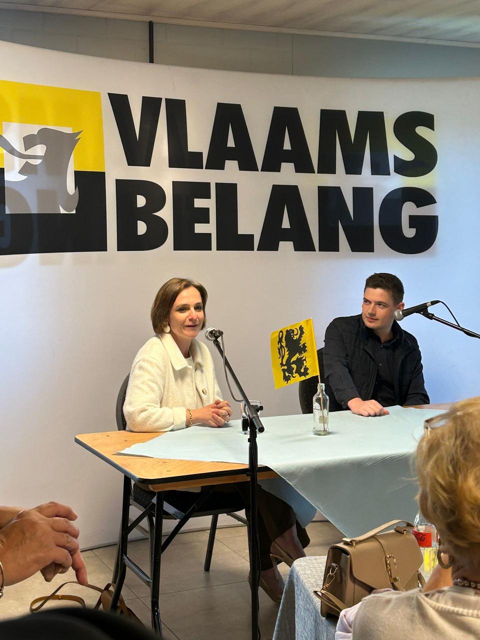 Vlaams Belang Sint-Gillis-Waas houdt succesvol eerste Vlaams Belang Café