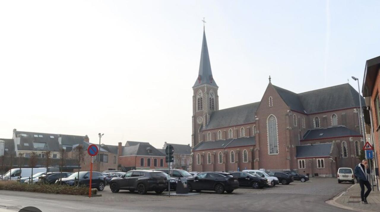 vlaams belang verzet zich tegen prestigeproject kerkplein van 1,7 miljoen euro en komt met goedkoper alternatief