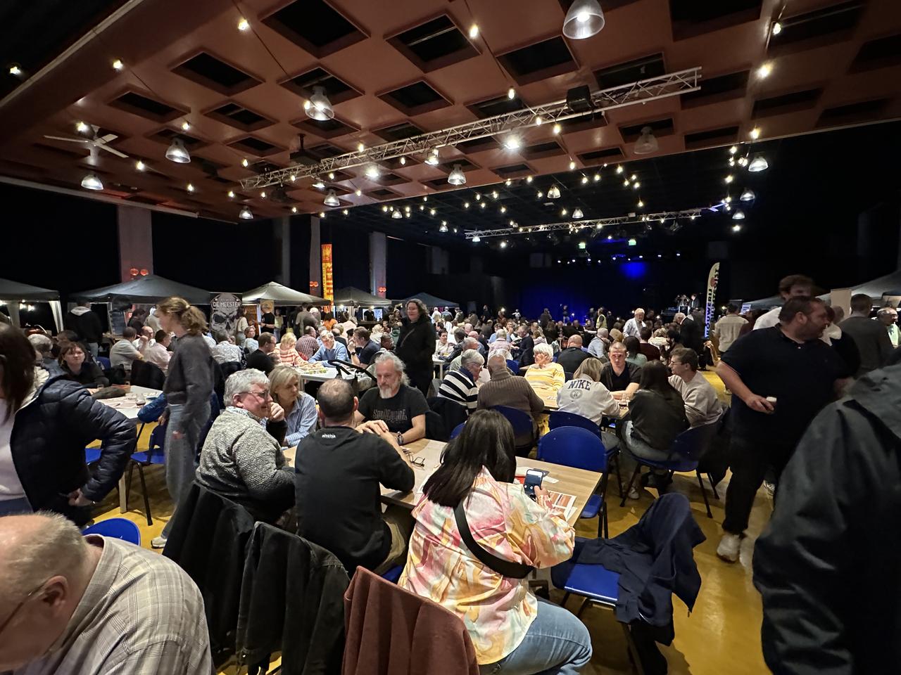 Op stap in eigen stad: Vlaams Belang bezoekt 6e editie Harelbeeks Bierfestival