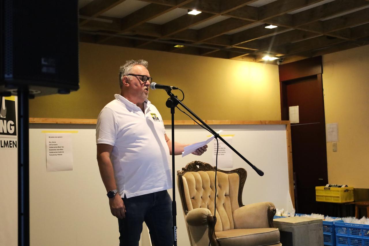 Vlaams Belang stelt lijsttrekker voor op druk bijgewoond Sinterklaasfeest.