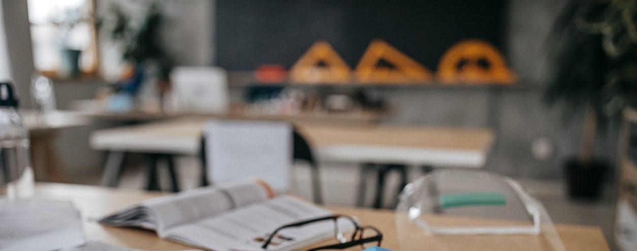 “Kwaliteitsalliantie die leermiddelen onderzoekt moet ook expertise leerkrachten en betaalbaarheid stimuleren”