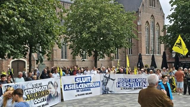 Vlaams Belang voert actie en eist de sluiting van het asielcentrum in Lommel.