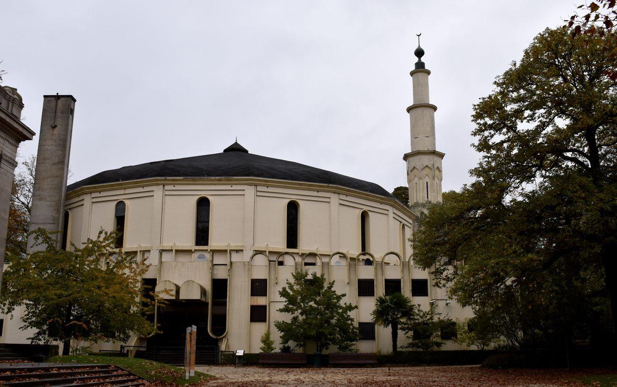 Nieuw eredienstdecreet Somers: “Geen oplossing buitenlandse moskeefinanciering, maar stigmatisering andere geloofsgemeenschappen”