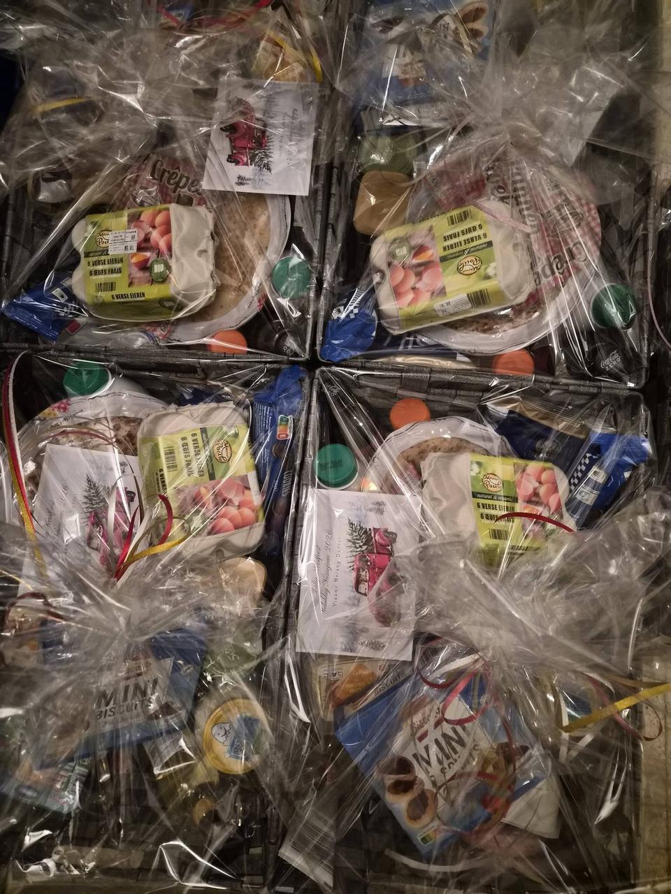 Vlaams Belang Duffel deelt kerstmanden uit aan gezinnen in armoede  Duffel