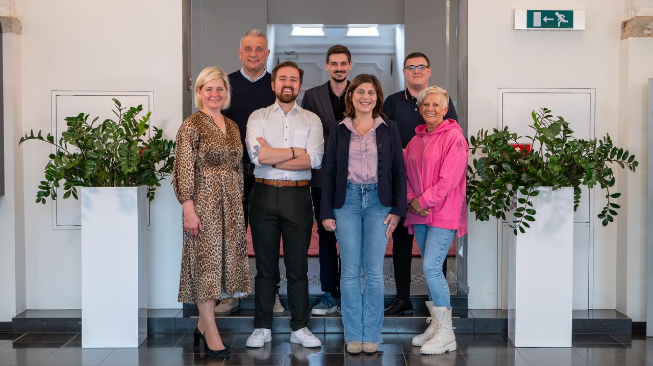 VLAAMS BELANG STELT 7 NIEUW VERKOZENEN VOOR “DIT GAAT VONKEN  GEVEN”