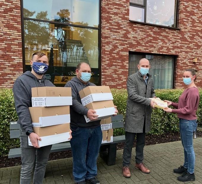 Chocolade voor de Olense woonzorgcentra