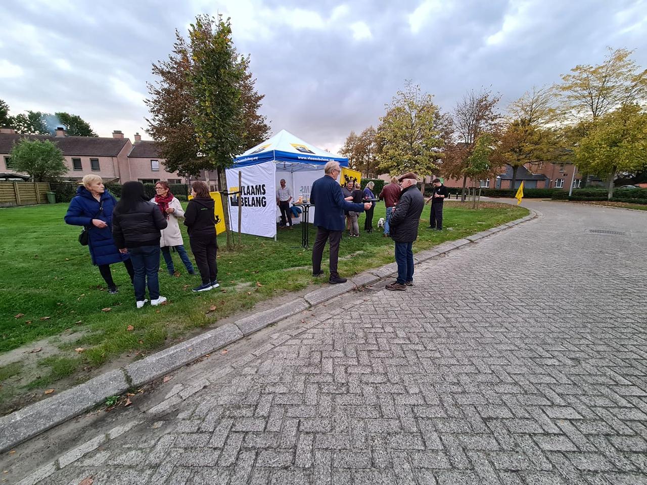 Feestelijke inhuldiging nieuwe voetpaden Witgoor