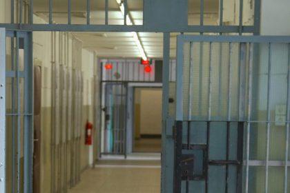 Gevangenissen vol: “Dan maar niet naar de gevangenis?”