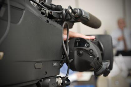 Raciale selectie voor filmpje Vlaamse overheid: “legitiem” volgens Jambon