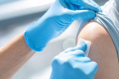 De Croo zaait tweedracht met uitval tegen niet-gevaccineerden