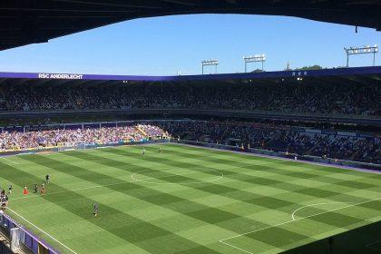 Ook topvoetballers moeten solidair zijn