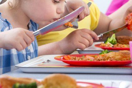 Alsmaar meer scholen schrappen warme maaltijd: “Spijtige evolutie”