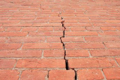 Redding nabij voor eigenaars van scheurende woningen