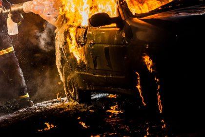 Alweer brandstichting en hevige rellen tijdens oudejaarsnacht: “zerotolerantie”