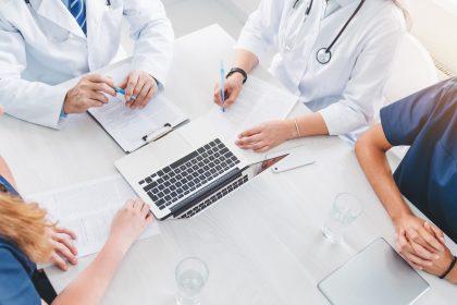 “Tekort zorgpersoneel wegwerken met beter gecoördineerde aanpak”