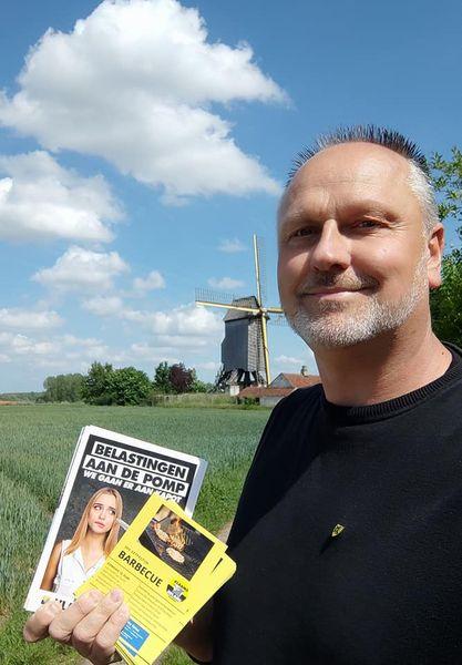 Flyeren voor betaalbaar tanken