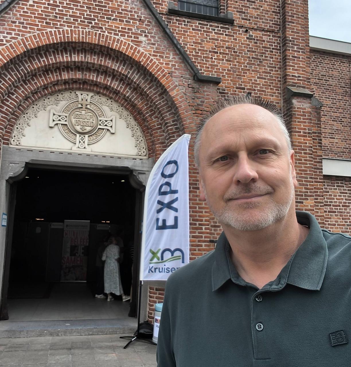 Vlaams Belang Kruisem aanwezig op de kunst Expo in de kerk Marolle