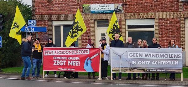 Actie tegen windmolens en voor gratis bloedonderzoek