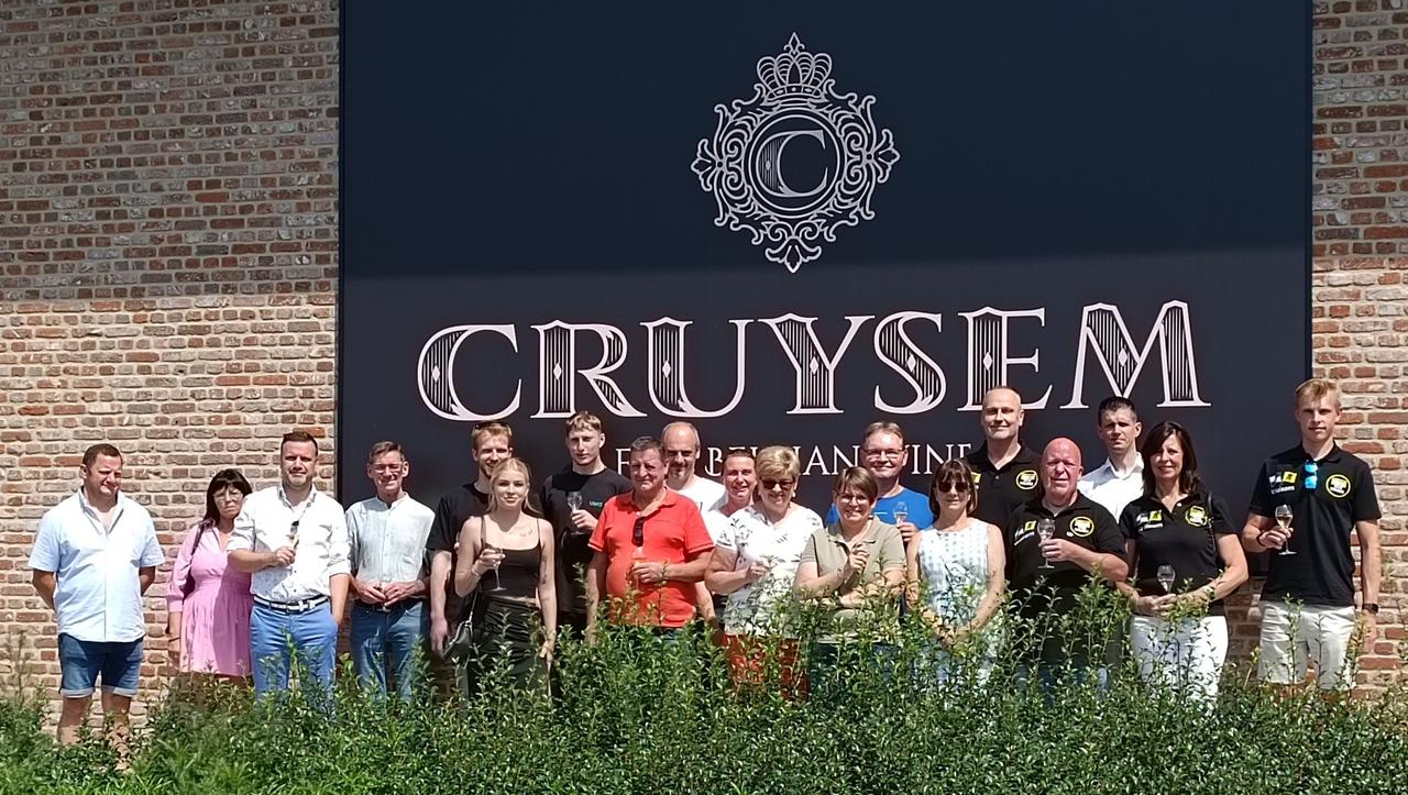 VLAAMS BELANG KRUISEM BEZOEKT SAMEN MET LEDEN LOKAAL WIJNBOUWER CRUYSEM!