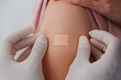 Paars-groen en regio’s schuiven factuur boosterprik door