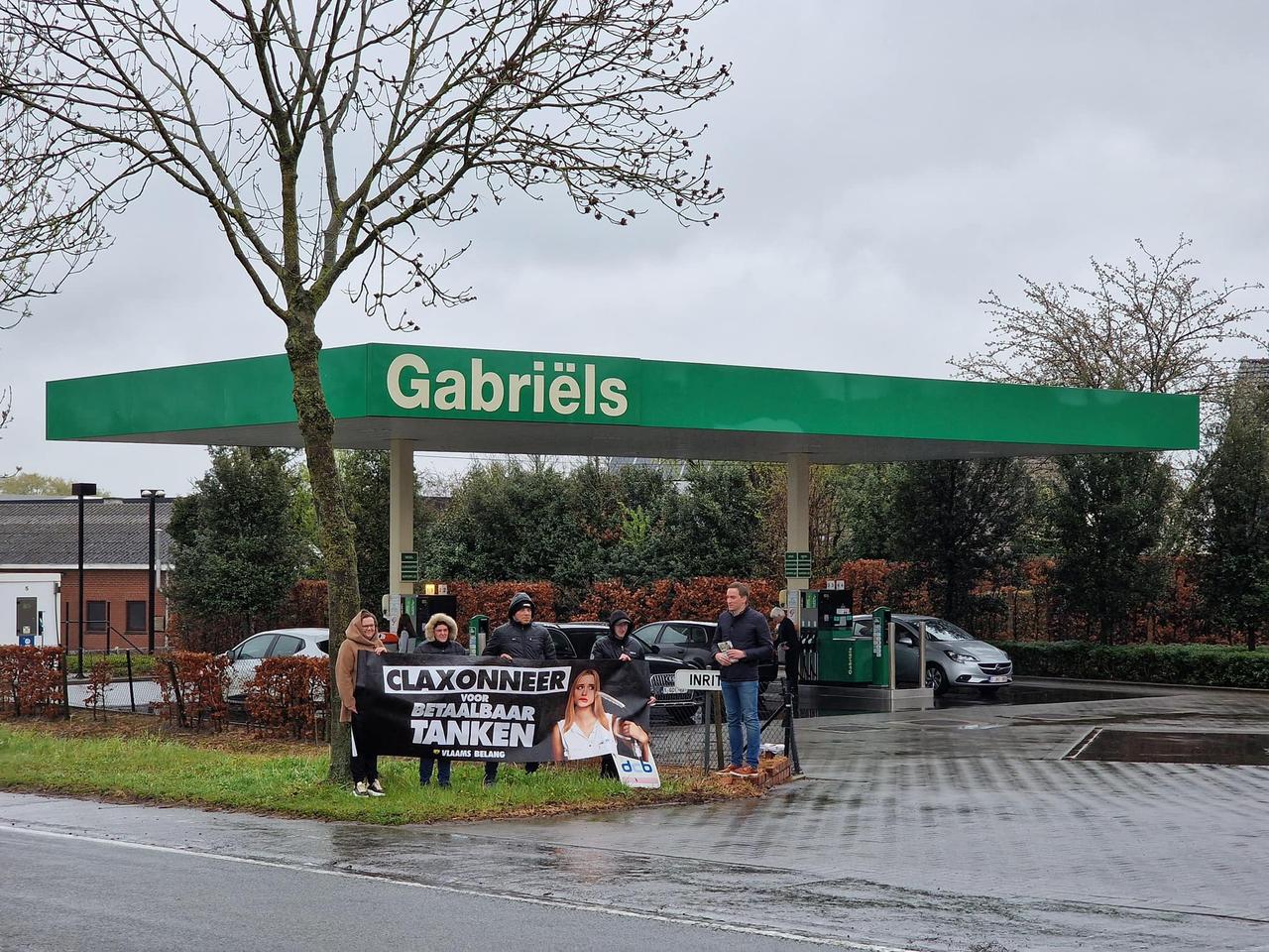 Vlaams Belang Deerlijk voert actie tegen hoge brandstofprijzen