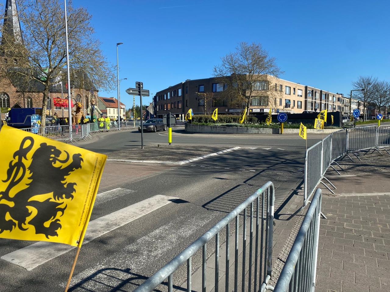 Vlaams Belang Zulte bevlagt de doortocht van de Ronde