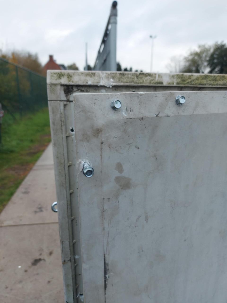 Vlaams Belang klaagt veelvuldig vandalisme op sportsite Heirbrug aan