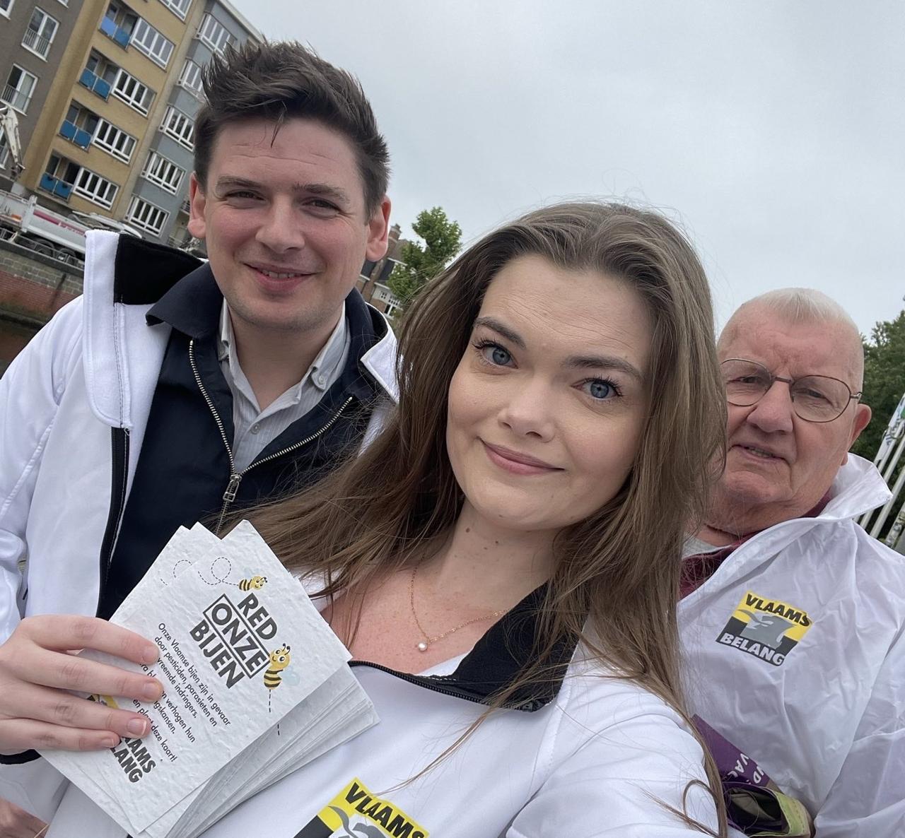 Vlaams Belang Lokeren deelt bloemenzaadjes uit voor de Lokerse bijen