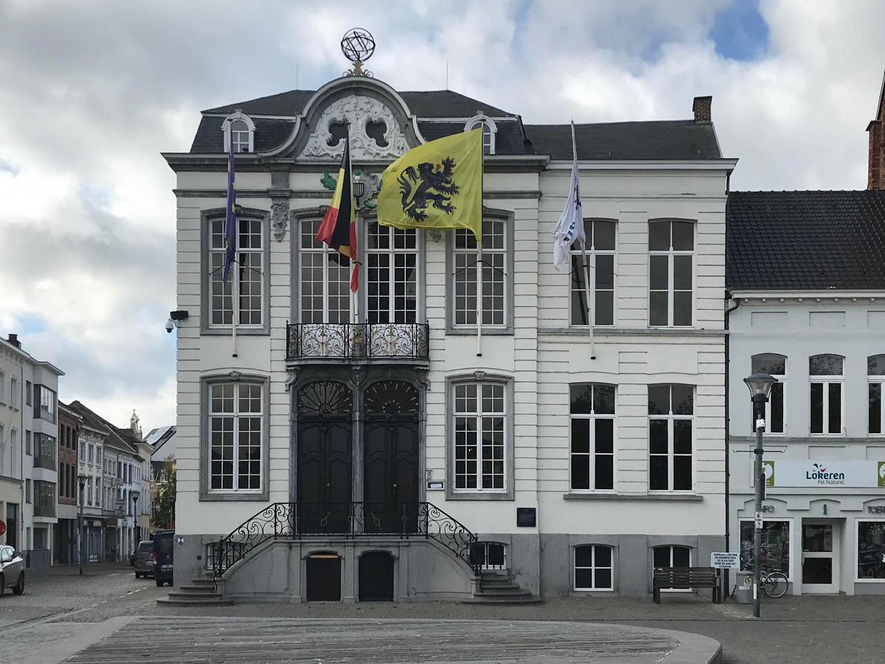 Vlaams Belang klaagt gratis cursussen mentaal welzijn voor migranten in het Turks en Oekraïens aan