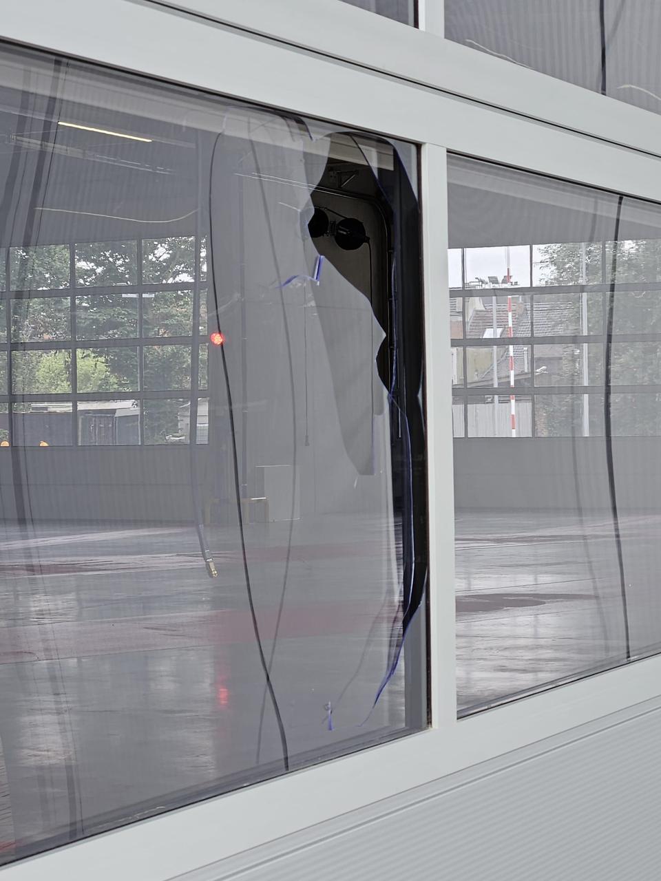 Meerdere ramen nieuwe brandweerkazerne aan Hoedhaarwijk ingetrapt