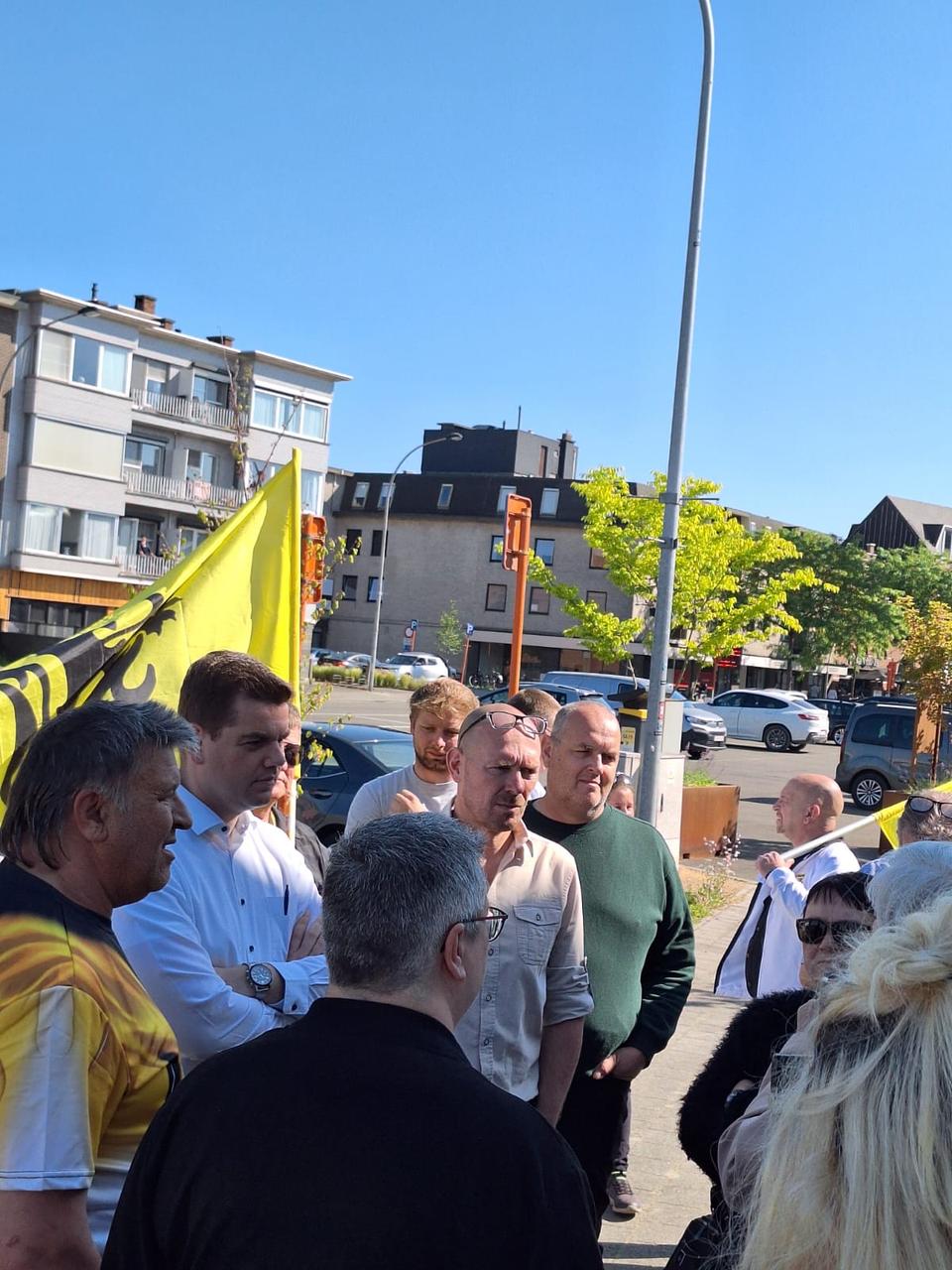 Kempische afdelingen Vlaams Belang voeren actie aan gebouwen LeefGoed